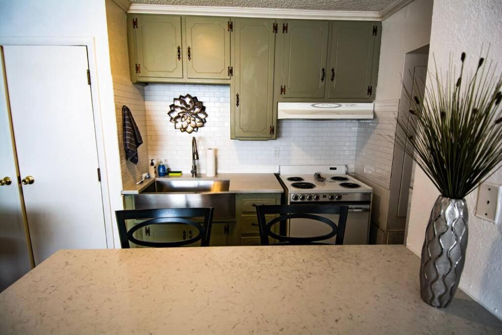 Automobile Alley Modern 1bdr - Wifi Oklahoma City